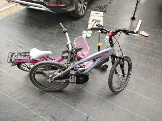 2 Bicicletas y patinete infantil
