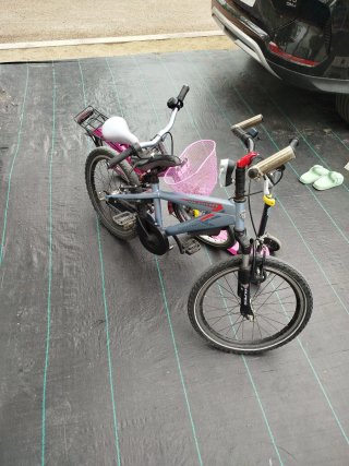 2 Bicicletas y patinete infantil