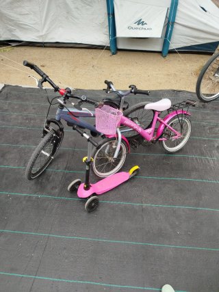 2 Bicicletas y patinete infantil