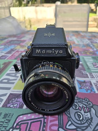 Camara Mamiya M645 formato medio, Piezas o adorno.