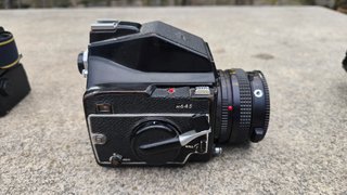 Camara Mamiya M645 formato medio, Piezas o adorno.