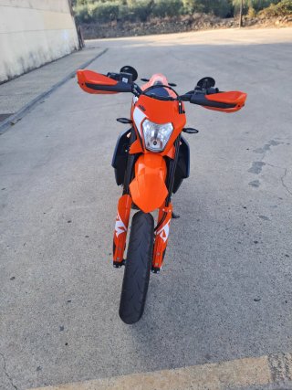 KTM 690 SMC R 2024 Supermotard