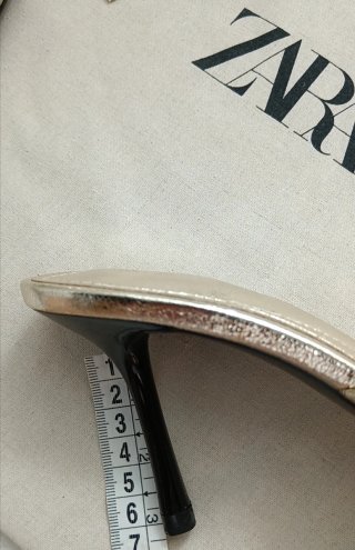 Zapatos Dorados  destalonados Zara