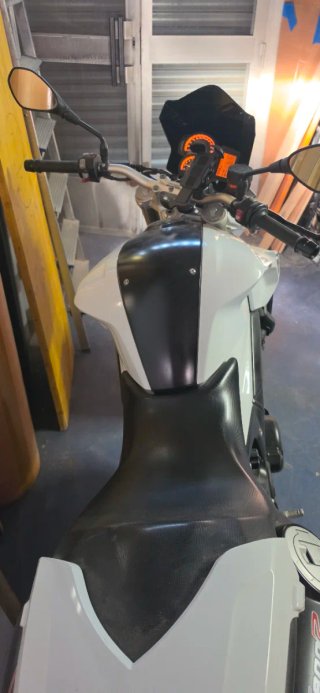 BMW F800R Blanca y Negra