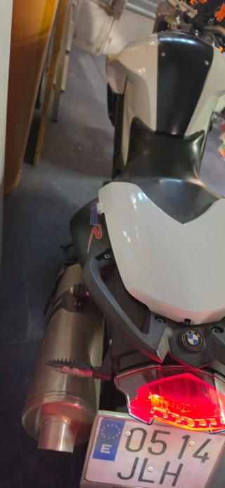 BMW F800R Blanca y Negra