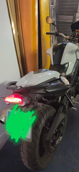 BMW F800R Blanca y Negra