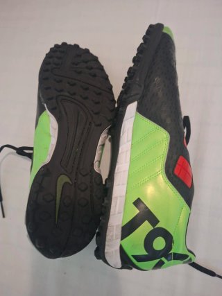 Nike T90 Botas de Fútbol Verdes y Rojas