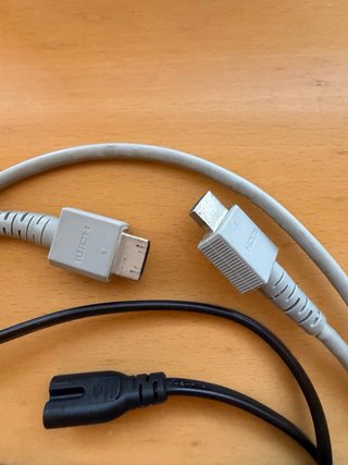 PS4 Pro + 1 Dualshock 4 + Cables