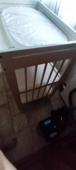Cambiador de bebé blanco  y colchón. Sin usar
