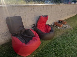 Puff Gigante Rojo y Marrón ESCUCHO OFERTAS