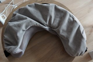 Cojín de lactancia ergonómico gris