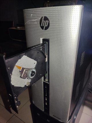 COMBO HP Pavilion Escritorio + monitor TV