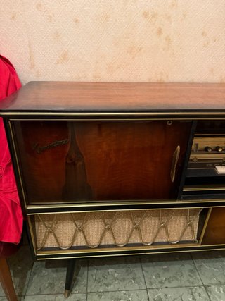Consola Telefunken FM Stereo y Tocadiscos
