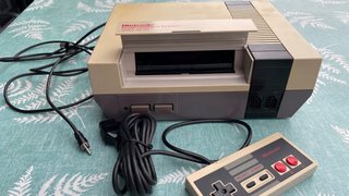 Consola de juegos NES +￼Mando Nintendo NES