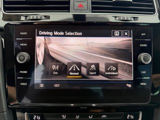 VW Golf 7.5 R-Line 2.0 TDI 150CV DSG - NACIONAL -
