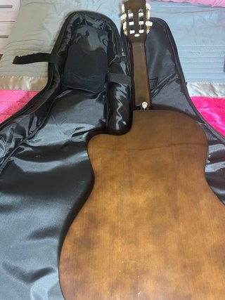 Guitarra Stagg C546TCE-N + funda y accesorios