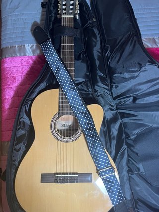 Guitarra Stagg C546TCE-N + funda y accesorios