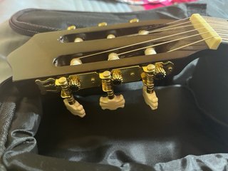 Guitarra Stagg C546TCE-N + funda y accesorios