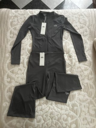 Conjunto Alo Yoga Gris