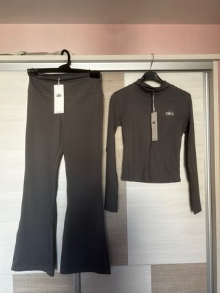 Conjunto Alo Yoga Gris