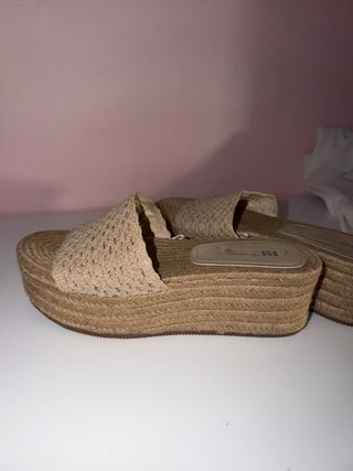Sandalias de esparto beige y marrón