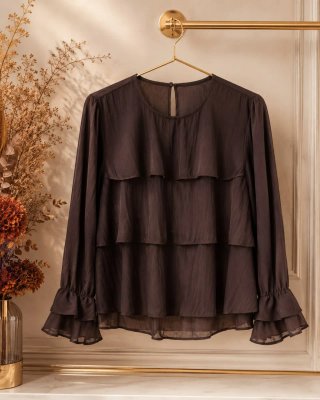 Blusa marrón con volantes