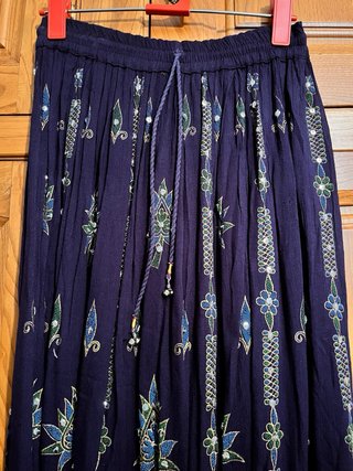Falda India Azul Marino Brocada y Pedrería