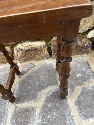 Mesita auxiliar rústica de madera maciza