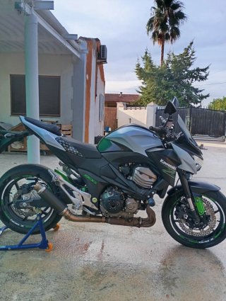 Kawasaki Z800e - Muy equipada