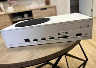 SOLO HOY Xbox Series S + Mando Blanco