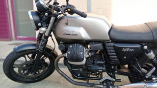 Moto Guzzi V7 Stone