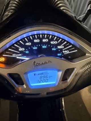 Vespa Primavera 125 Negra