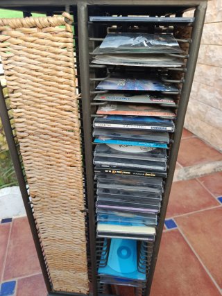 Mueble porta CDs hierro y madera