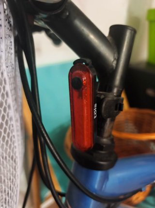 Bicicleta azul con cesta