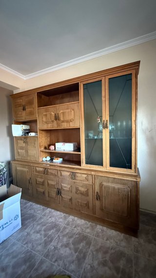 Mueble de salón madera y cristal