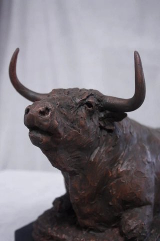 Escultura Toro acostado