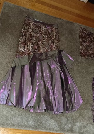 Falda fiesta noche mujer oro y morado tornosolado.