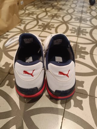 Zapatillas Puma Blancas y Rojas