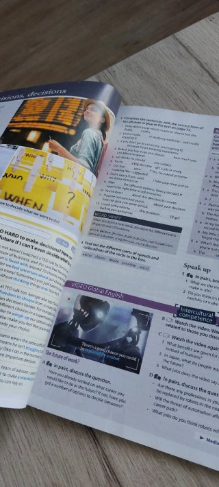 EXAM PROSPECTS 2 Student's book: libro de texto...