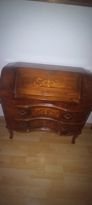 Mueble antiguo de madera