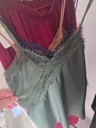Top lencero marrón con encaje