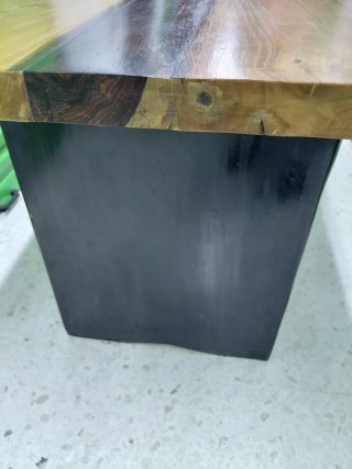 Mesa de madera maciza de nogal