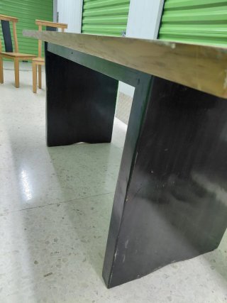 Mesa de madera maciza de nogal