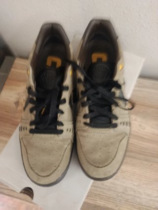 Zapatillas Converse Beige y Negras Skate