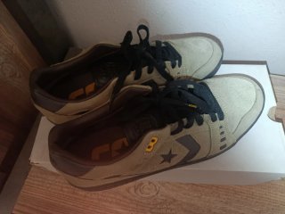 Zapatillas Converse Beige y Negras Skate