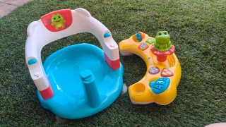 Silla de baño para bebé con juguetes y música