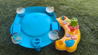 Silla de baño para bebé con juguetes y música