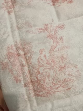 Cubre edredón tipo colcha rosa y blanco
