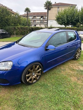 Volkswagen Golf R32