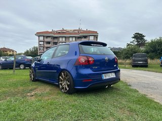 Volkswagen Golf R32